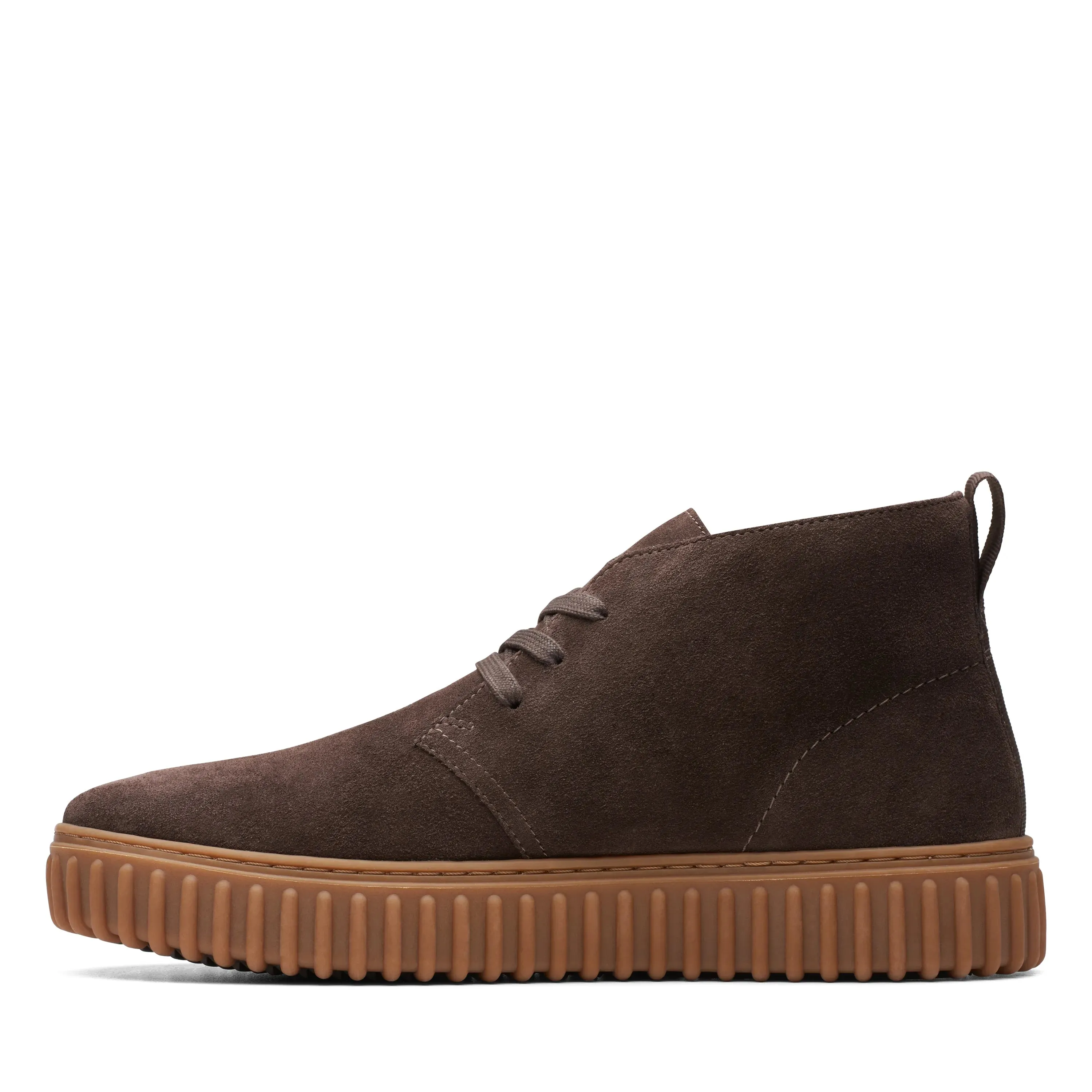 CLARKS | WALLABEE DESERT BOOT HOMBRE | TORHILL DB DARK BROWN SUEDE | MARRÓN