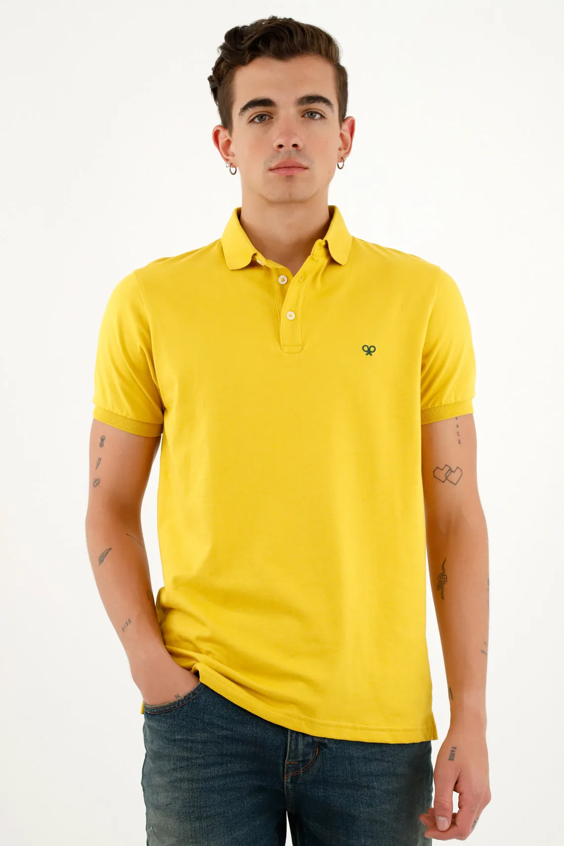 Polo amarilla con perilla de tres botones para hombre