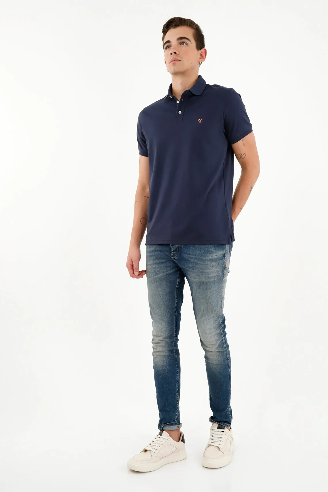 Polo azul con perilla de tres botones para hombre